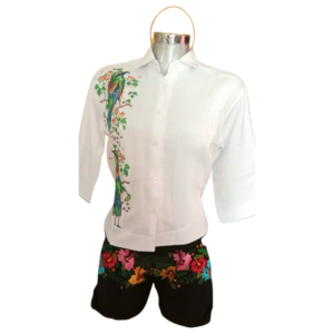 Juego de Guayabera y Bottom Negro con Detalle de Ave