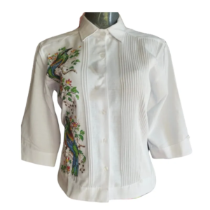 Guayabera y Bottom Negro con Detalle de Ave